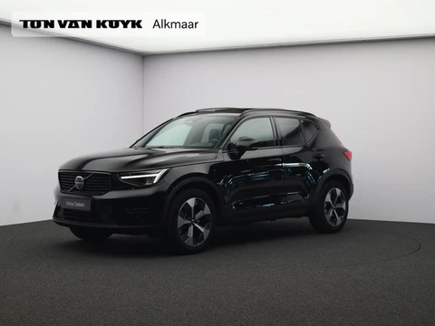 Volvo XC40 2.0 B4 Plus Dark / Trekhaak / Pan. dak / Harman Kardon / 360 camera / Nubuck / Stoel-stuu