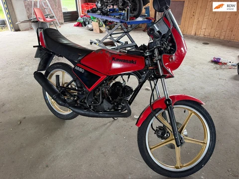 Kawasaki Bromfiets AR50 AR80 mk1 ( 1e model , 6 versnellingen, volledig origineel 1999 km !!! niet v