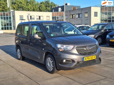 Opel Combo Tour € 8500,-1.2 Turbo 5Pers Edit. 10/2019 Apk 2027