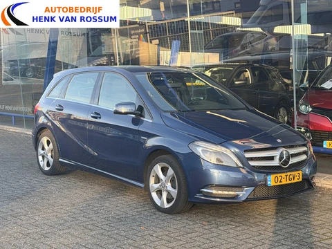 Mercedes-Benz B-klasse 180 Ambition Trekhaak | Camera | Airco | Cruise | Navi | PDC v+a | Bi-xenon |
