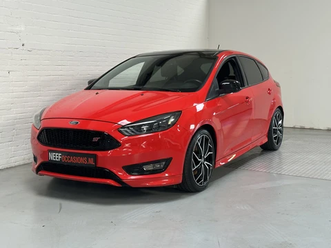 Ford Focus 1.5 EcoBoost ST Line Business CLIMA // CAMERA // CRUISE // NAVI