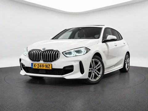 BMW 1-serie 116i Executive Edition (M-SPORT, PANO, CAMERA, ACC, CARPLAY)
