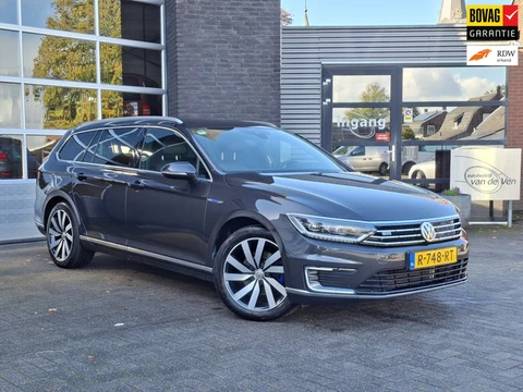 Volkswagen Passat Variant 1.4 TSI GTE Highline | Zwenkbare trekhaak| Voor + Achter sensoren | Camera