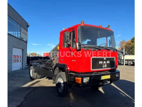 MAN 18.192 4x4 - 3 way Cable system with crane (bj 1990)