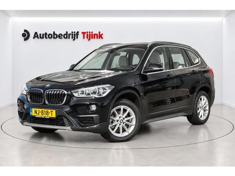 BMW X1 sDrive20i Centennial High Executive | Automaat | Trekhaak | Navi | Stoelverwarming | HUD | Pa