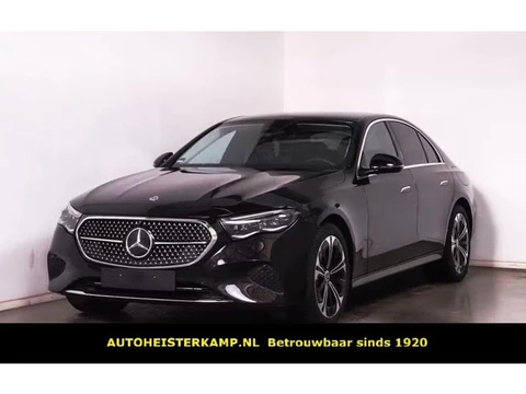Mercedes-Benz E-Klasse 300 e Avantgarde Distronic Trekhaak Memory Pakket 360 Camera Stuurverwarming 