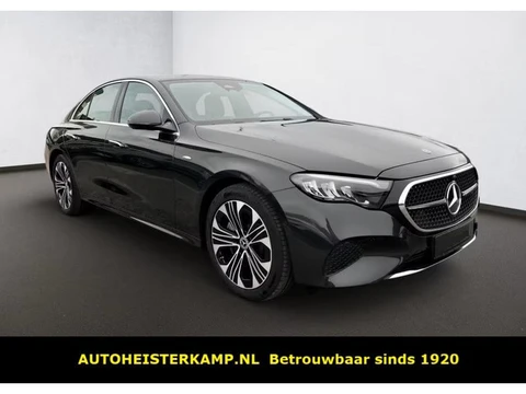 Mercedes-Benz E-Klasse 300 e Avantgarde Distronic Trekhaak 19 Inch Stuurverwarming Stoelverwarming C