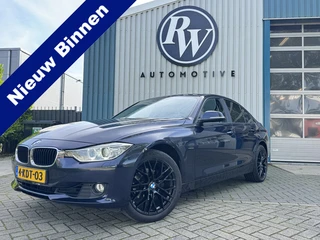 BMW 3-serie 320i High Executive Aut / Bi Xenon / Gr Navi /PDC Org NL Auto / N.A.P. Ketting v.v.
