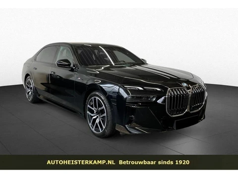 BMW 7 Serie 740d xDrive M-Sport PanoSky ACC Head-Up SurroundView