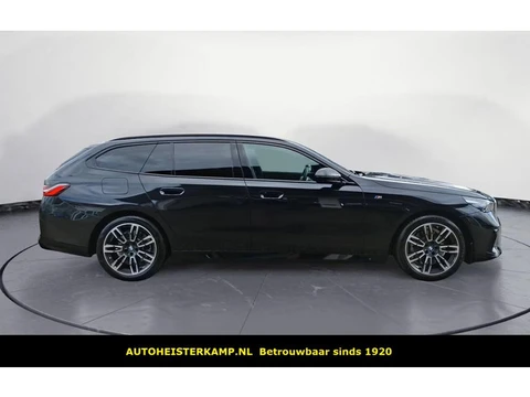BMW 5 Serie Touring 520d M-Sport 197 PK ACC Head-Up Trekhaak Stoelkoeling Stuurverwarming Standkache