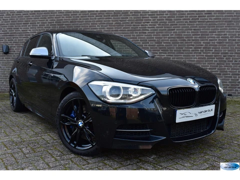 BMW 1-serie M135i xDrive High Executive Schuif / Kanteldak, Harman Kardon, PDC