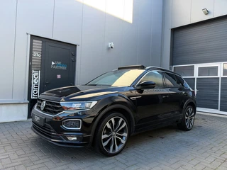 Volkswagen T-Roc 1.5 TSI Sport 3x R-Line Pano | Keyless | Camera | Trekhaak | ACC | LED | NL Auto