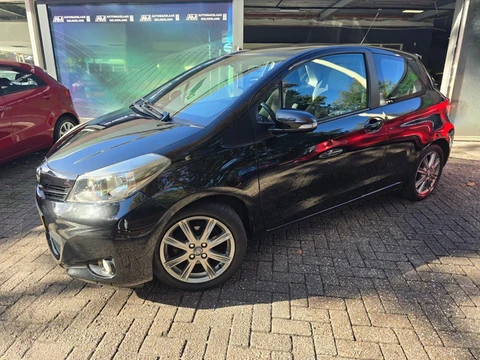 Toyota Yaris 1.3 VVT-i Dynamic | AUTOMAAT | 3/6 OF 12MND GARANTIE | 72.721 KM | PANO | CAMERA | NAVI