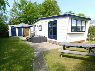 Vrijstaand chalet op een park met omheinde tuin