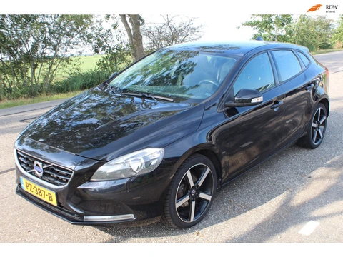 Volvo V40 1.6 D2 // LMV / KLIMA / NAVI //