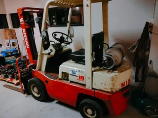 NISSAN 18 , h.h. 3000 + s.s. = LPG = met NL kenteken