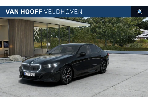 BMW 5 Serie 530e M Sport Automaat / Panoramadak / Comfortstoelen / Adaptieve LED / Comfort Access / 