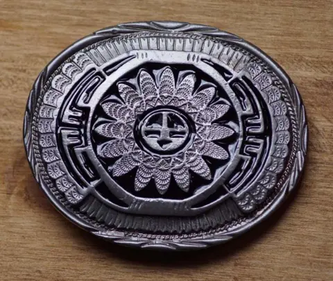 Buckle / gesp " Symmetrische zonnemotieven "