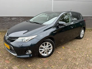 Toyota Auris 1.8 Hybrid Lease+ met panaramadak (bj 2015)