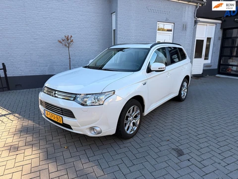 Mitsubishi Outlander 2.0 PHEV | LEER | DAKJE | TREKHAAK | STOELVERWARMING |
