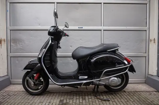 Vespa GTS 300 Super Motor Zwart MZ-ZH-59