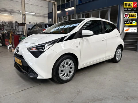 Toyota Aygo 1.0 VVT-i x-play | Apple carplay / Android auto | Camera | Airco | NAP | Rijklaar prijs!