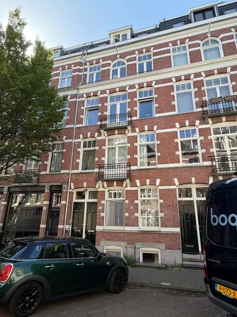 Woning aan de Cornelis Anthoniszstraat te Amsterdam