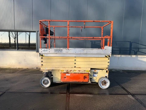 JLG 3246 ES Schaar hoogwerker 12 meter (bj 2013)