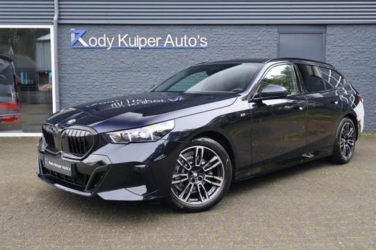 BMW 5-SERIE 520D Touring M Sport Pano/4-wielbesturing/Trekhaak/Head-up/Bowers & Wilkins
