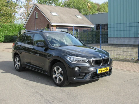 BMW X1 sDrive18i High Executive (bj 2017, automaat)