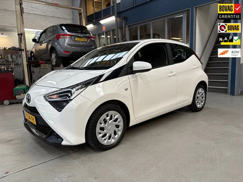 Toyota Aygo 1.0 VVT-i x-play | Apple carplay / Android auto | Camera | Airco | NAP | Rijklaar prijs!