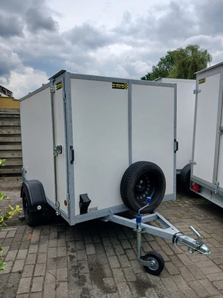 gesloten aanhangwagen roca