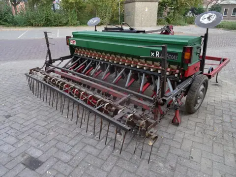 ROGER XR SPECIAL ZAAIMACHINE