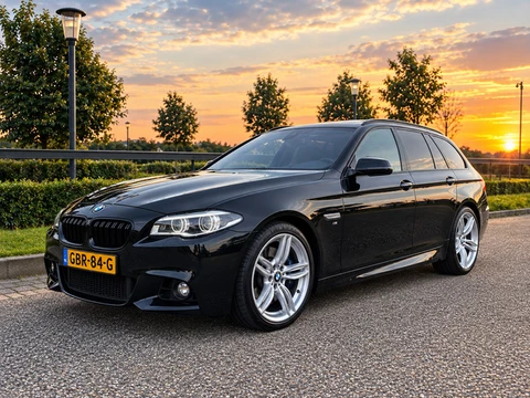 BMW 5-serie Touring 530xd High Executive M-Sport * LED * APK * PANORAMA *