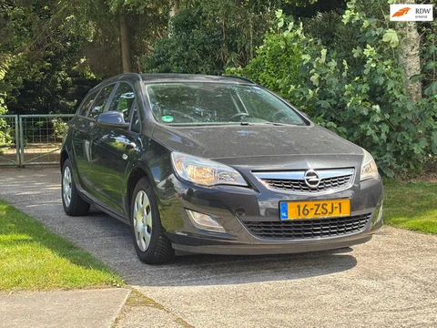 Opel Astra Sports Tourer 1.4 Cosmo | Airco + Cruise control Nu € 2.975,- !!!