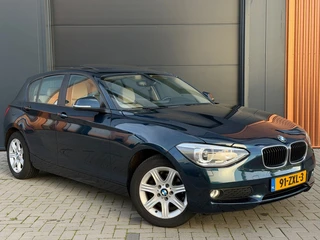 BMW 1-serie 118d Upgrade Edition|Dealer Onderhouden|Pano|Trekhaak|Camera|Groot Scherm|Cruise Control