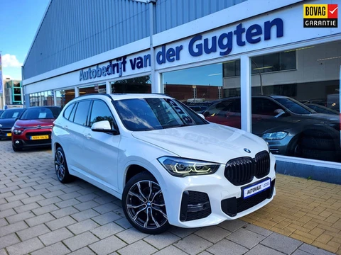 BMW X1 SDrive18i Executive / M-Pakket / Apple Carplay & Android Auto / Camera /