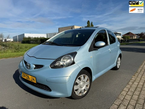 Toyota Aygo 1.0-12V + DAKJE/NAP/APK/ELEC.RAMEN