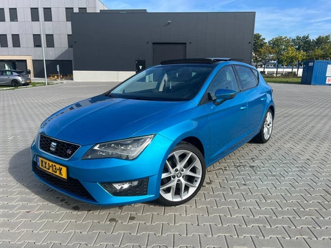 Seat LEON 1.8 TSI Xcellence Panoramadak|Navigatie|Bluetooth