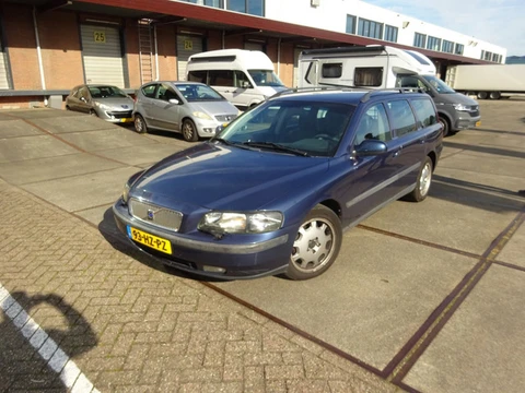 Volvo V70 2.4 Comfort Line MET APK AIRCO WERKT