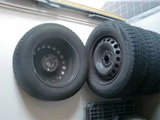 VW Stalen velgen + Pirelli snowsport winterbanden