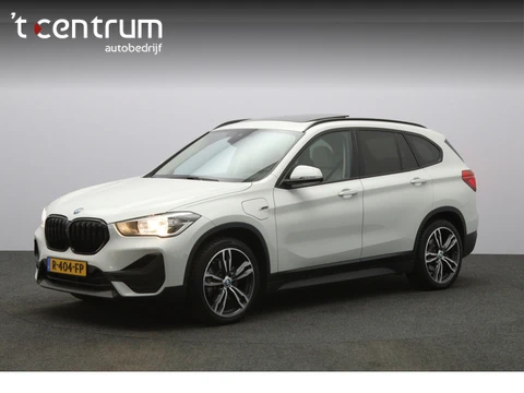BMW X1 xDrive25e High Executive PHEV, Panoramadak, Leder, Climate Control, Camera, Stoelverwarming, 