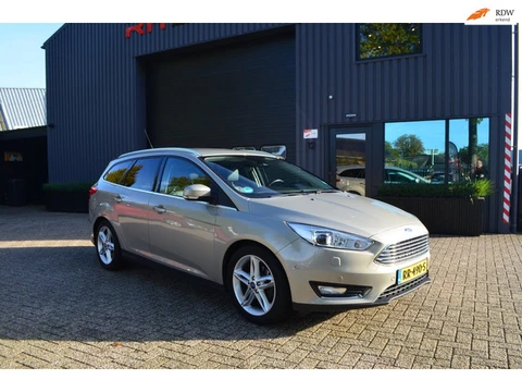 Ford Focus Wagon 1.5 Titanium Edition | Trekhaak | Xenon | Leer | Onderhouden