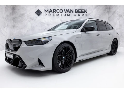 BMW 5 Serie Touring M5 | Kreide | Pano | Carbon | Iconic Glow | E-Trekhaak