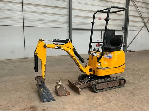 JCB 8008 (bj 2023)