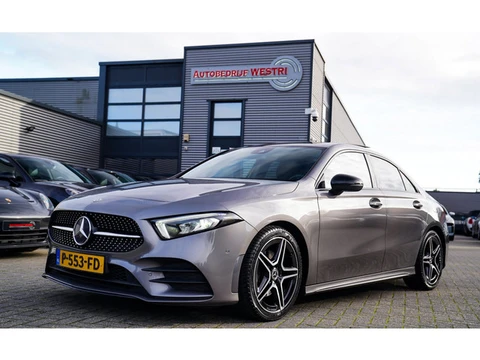 Mercedes-Benz A-klasse 180 Premium Plus | Stoelverwarming | Panorama dak | Achteruitrijcamera | Digi