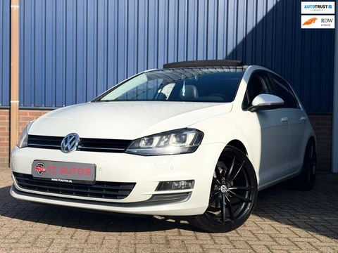 Volkswagen Golf 1.4 TSI ACT Highline Panodak, PDC, Keyless, Led