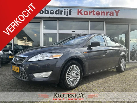 Ford Mondeo 2.0-16V titanium nieuwstaat/ecc airco/pdc/cruise control/trekhaak/nieuwstaat