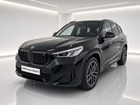 BMW iX1 xDrive30 Launch Edition 67 kWh | M-Sport | Trekhaak | Stoelverwarming