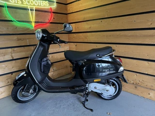 Vespa Bromscooter LX 50 2T (bj 2010, automaat)